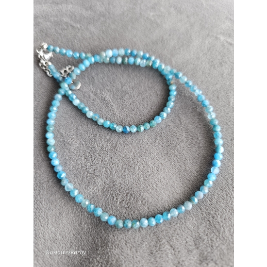 Naszyjnik z kamieni apatytu